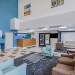 Days Inn & Suites By Wyndham Savannah Midtown