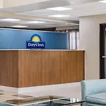 Days Inn & Suites By Wyndham Savannah Midtown