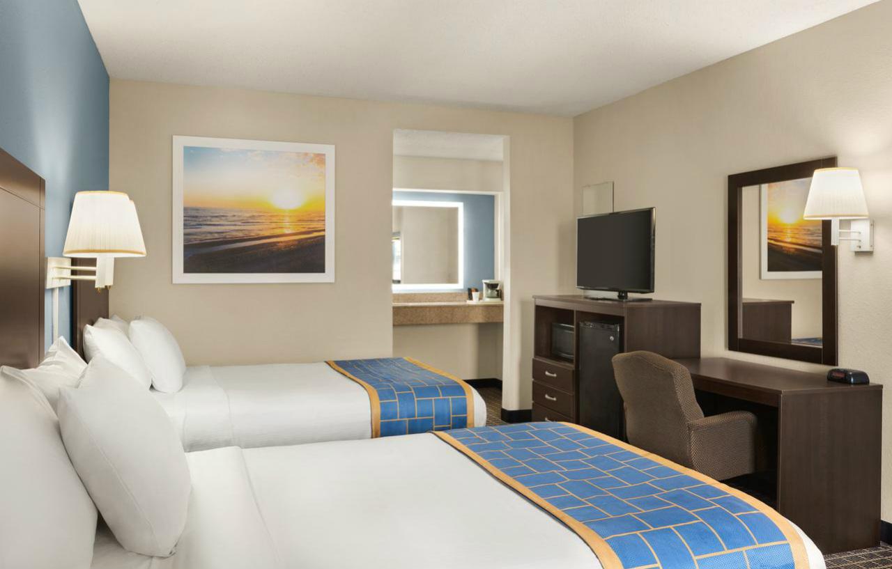 Days & By Wyndham Midtown